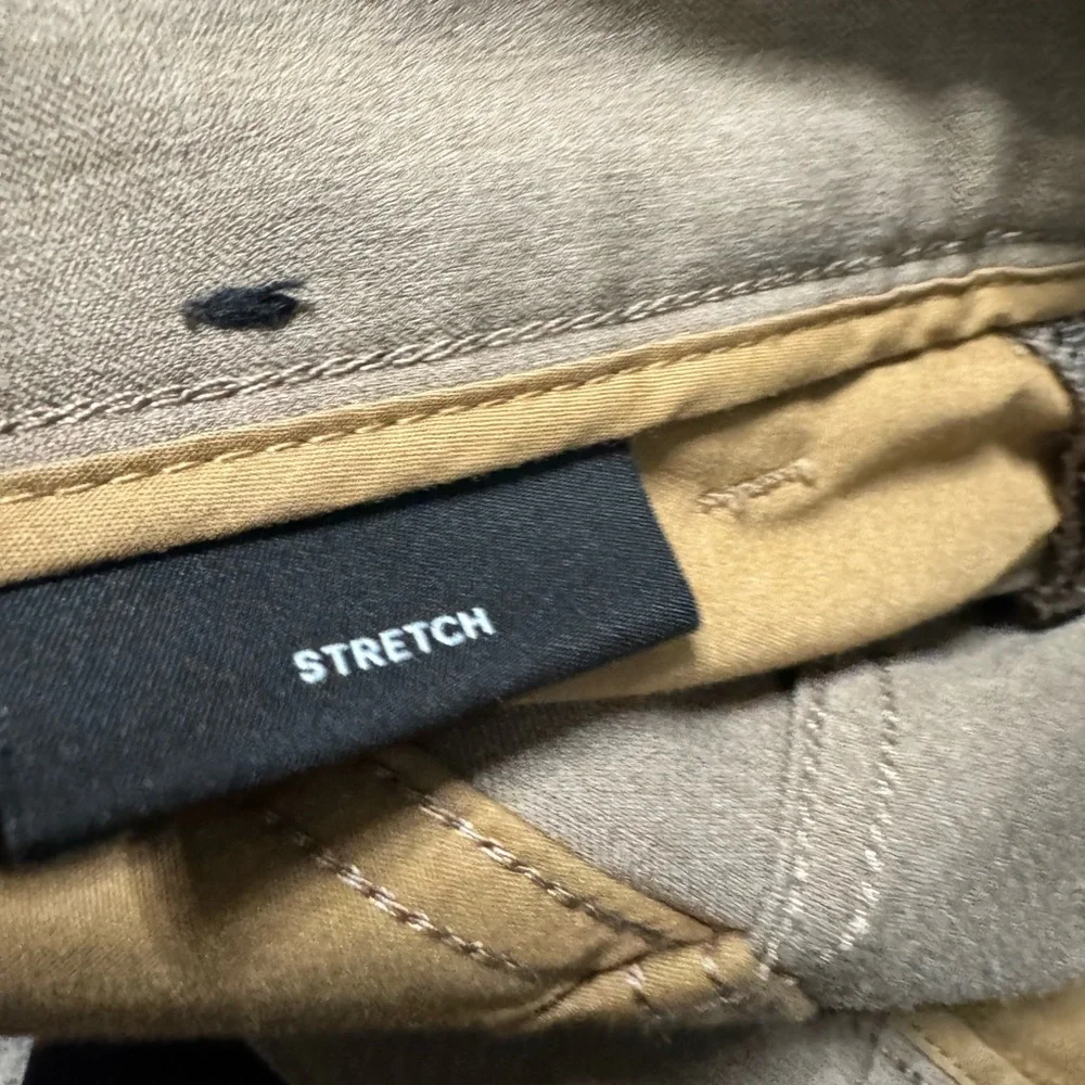 NWOT- Boss Performance Delaware Slim Fit Stretch Khaki Pants